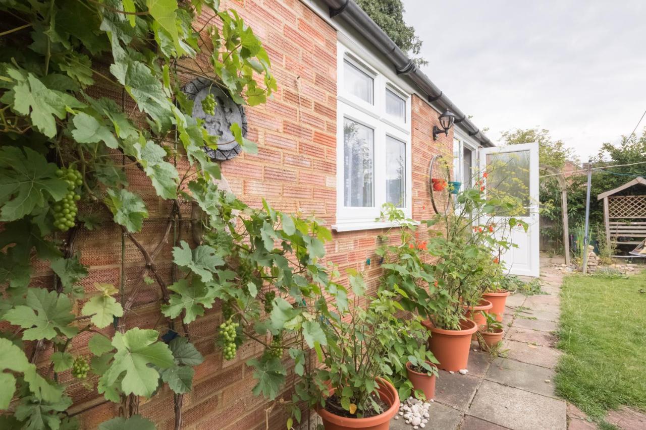 Pass The Keys Beautiful Self Contained Garden Annex *